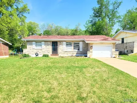 2515 Linnell Dr, Saint Louis, MO 63136