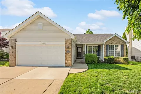 2923 Wye Oak Dr, Belleville, IL 62221