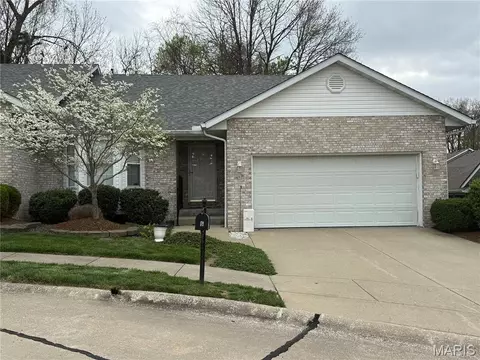 6 Huntington Ct, Collinsville, IL 62234