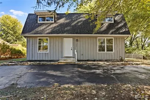 11292 Jerries Ln, Saint Louis, MO 63136