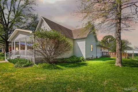 122 N Jefferson St, Medora, IL 62063