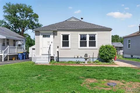 10655 Stephen Ln, Saint Ann, MO 63074