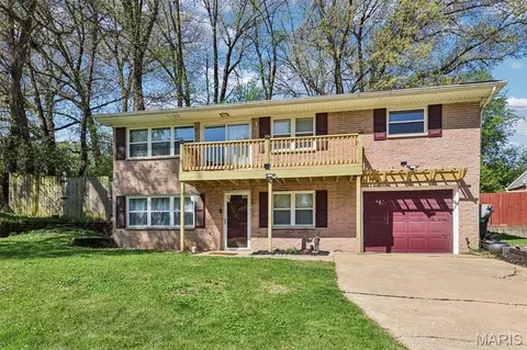 113 Mark Dr, Fairview Heights, IL 62208