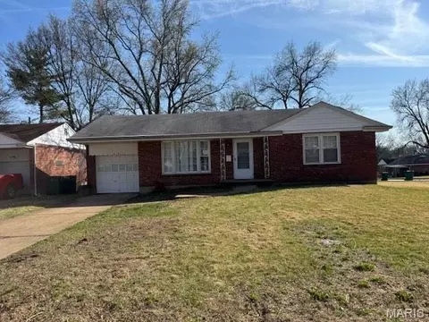 1082 Fontaine Pl, Saint Louis, MO 63137