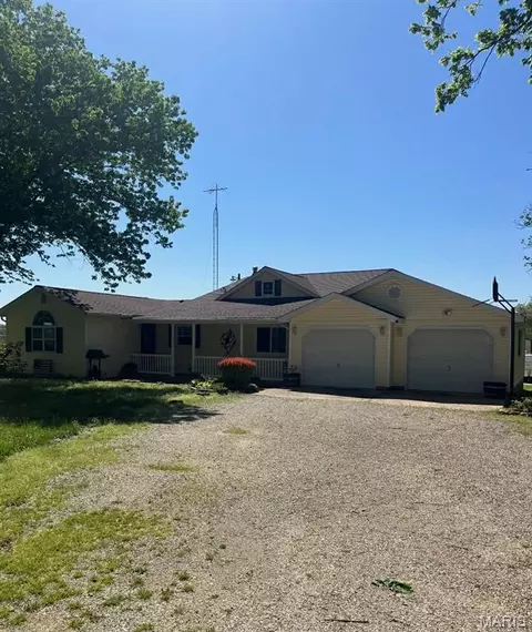 3848 E Lindburg Rd, Cuba, MO 65453