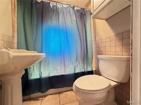 Bath - 734 Old Cove Rd, Saint Clair, MO 63077 photo 1 of 1