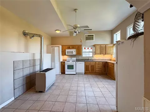 Kitchen - 734 Old Cove Rd, Saint Clair, MO 63077 photo 2 of 2