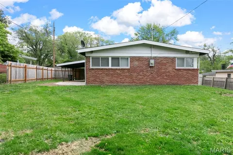 Exterior - 8205 Midwood Ave, Berkeley, MO 63134 photo 3 of 4