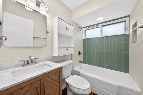 Bath - 8205 Midwood Ave, Berkeley, MO 63134 photo 1 of 1