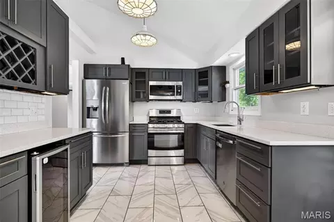 Kitchen - 247 Old Ballwin Rd, Ballwin, MO 63021 photo 2 of 3