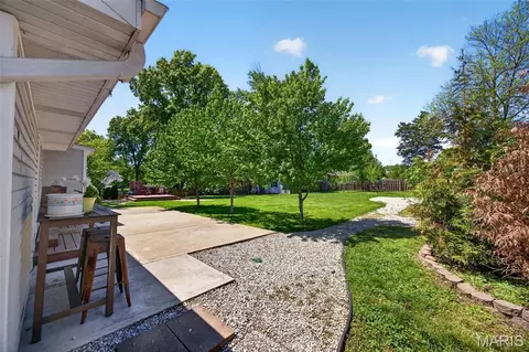Exterior - 247 Old Ballwin Rd, Ballwin, MO 63021 photo 3 of 10
