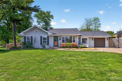 247 Old Ballwin Rd, Ballwin, MO 63021