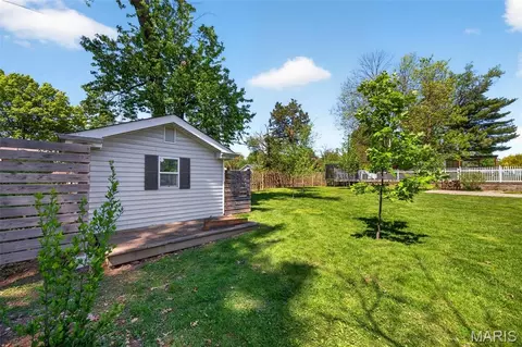 Exterior - 247 Old Ballwin Rd, Ballwin, MO 63021 photo 4 of 10