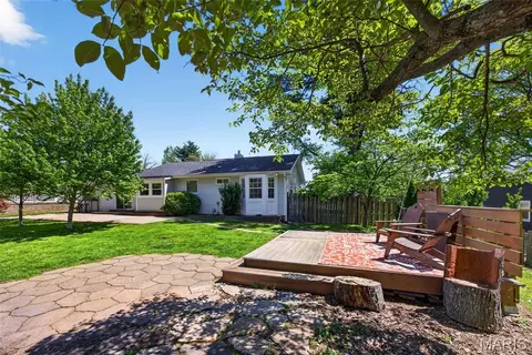 Exterior - 247 Old Ballwin Rd, Ballwin, MO 63021 photo 8 of 10