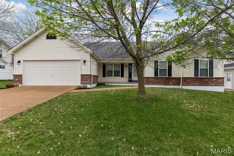 241 Huntsdale Dr, Wentzville, MO 63385