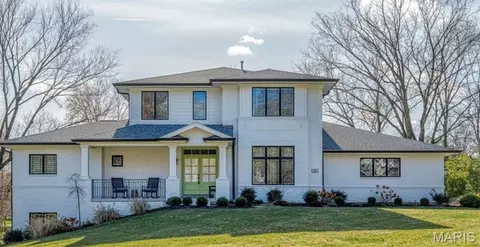 9821 Warington Sq, Creve Coeur, MO 63141