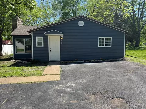 808 Monroe St, Cuba, MO 65453