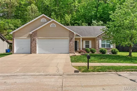 1250 Konert Valley Dr, Fenton, MO 63026