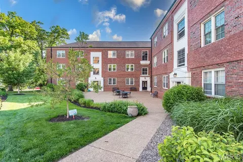 925 S Hanley Rd #F, Clayton, MO 63105