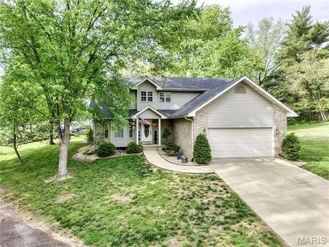 2160 Hill Crest Dr, Highland, IL 62249