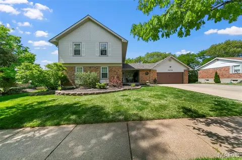7039 Broken Oak Dr, Saint Louis, MO 63129