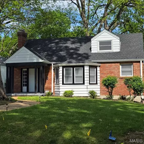 216 S Hartnett Ave, Ferguson, MO 63135