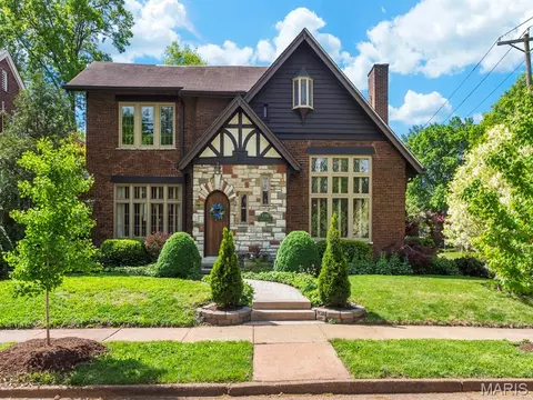 7398 Norwood Ave #1W, University City, MO 63130