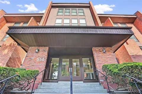 514 Coeur De Royale Dr #403, Creve Coeur, MO 63141