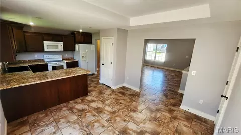 Entry Way - 16172 Hershey Rd, Saint Robert, MO 65584 photo 2 of 7
