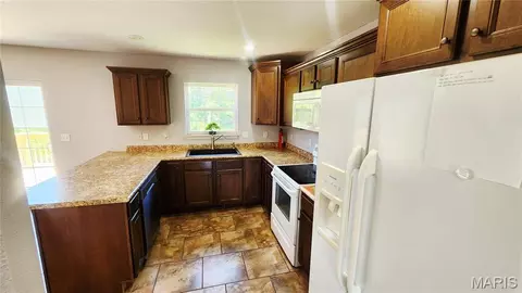 Kitchen - 16172 Hershey Rd, Saint Robert, MO 65584 photo 1 of 1