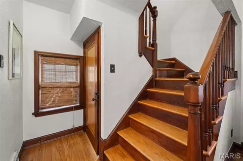 Entry Way - 5750 Gresham Ave, Saint Louis, MO 63109 photo 5 of 6