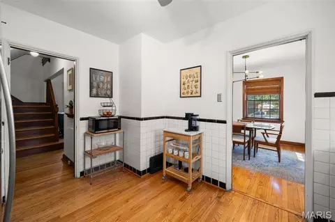 Entry Way - 5750 Gresham Ave, Saint Louis, MO 63109 photo 2 of 6