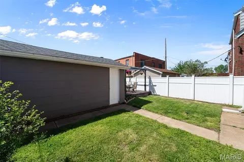 Exterior - 5750 Gresham Ave, Saint Louis, MO 63109 photo 8 of 11