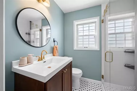 Bath - 5750 Gresham Ave, Saint Louis, MO 63109 photo 2 of 3