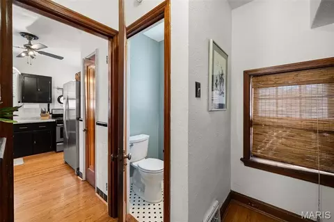 Entry Way - 5750 Gresham Ave, Saint Louis, MO 63109 photo 4 of 6