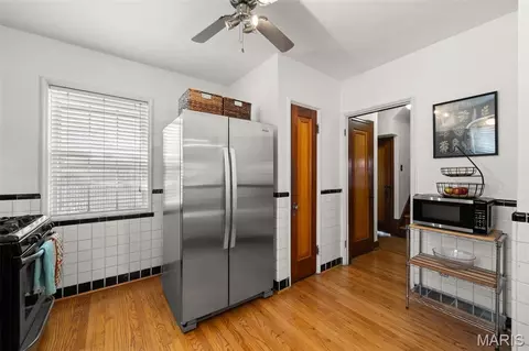 Entry Way - 5750 Gresham Ave, Saint Louis, MO 63109 photo 1 of 6