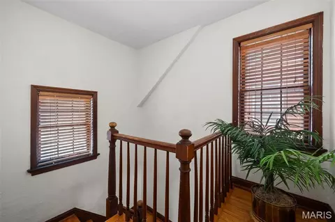 Entry Way - 5750 Gresham Ave, Saint Louis, MO 63109 photo 6 of 6