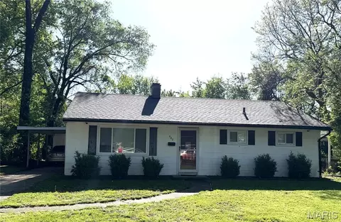 640 Devonshire Dr, Belleville, IL 62226