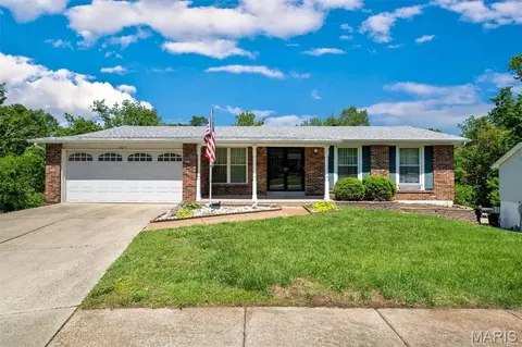 5615 Chalet Manor Ct, Saint Louis, MO 63129