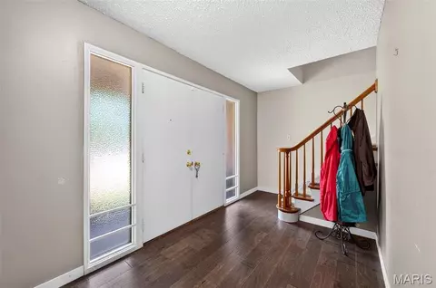 Entry Way - 1261 Jade Wind Cir, Ballwin, MO 63011 photo 2 of 3