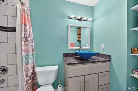 Bath - 1261 Jade Wind Cir, Ballwin, MO 63011 photo 5 of 8