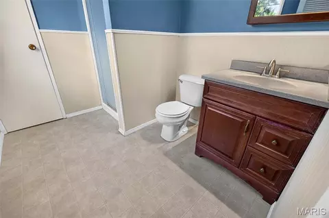 Bath - 1261 Jade Wind Cir, Ballwin, MO 63011 photo 4 of 8