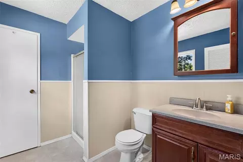 Bath - 1261 Jade Wind Cir, Ballwin, MO 63011 photo 3 of 8