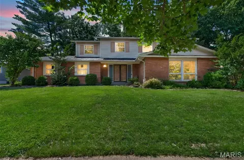 1261 Jade Wind Cir, Ballwin, MO 63011
