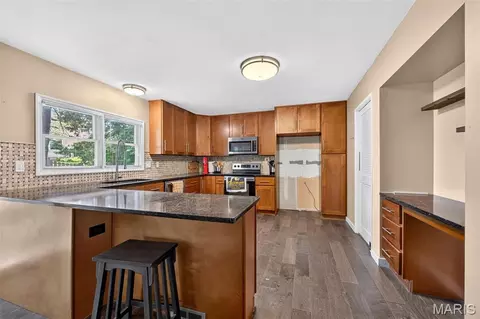 Kitchen - 1261 Jade Wind Cir, Ballwin, MO 63011 photo 3 of 3