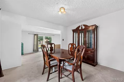Dining - 1261 Jade Wind Cir, Ballwin, MO 63011 photo 2 of 2