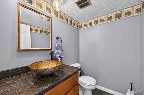 Bath - 1261 Jade Wind Cir, Ballwin, MO 63011 photo 1 of 8