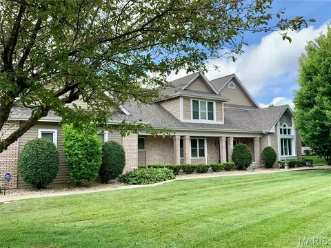16 Hastings Ct, Saint Charles, MO 63301