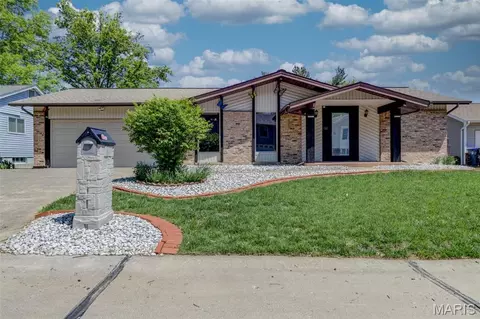 30 Gateswood Dr, Saint Peters, MO 63376