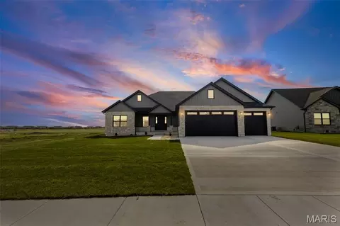 213 George Bush Blvd, Troy, IL 62294